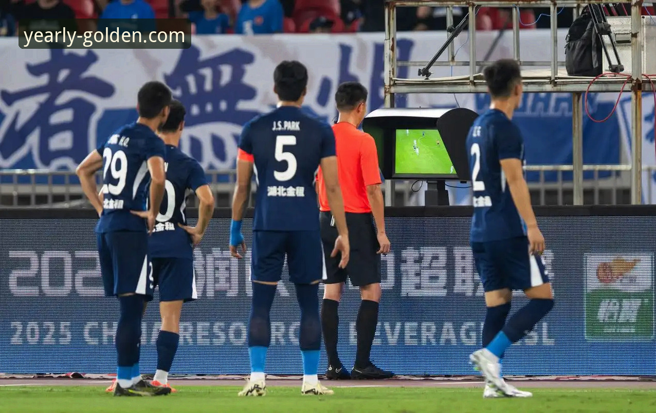 青岛海牛vs上海海港3-1对比分析：13年后再胜对手，金年会体育见证中超冷门之夜